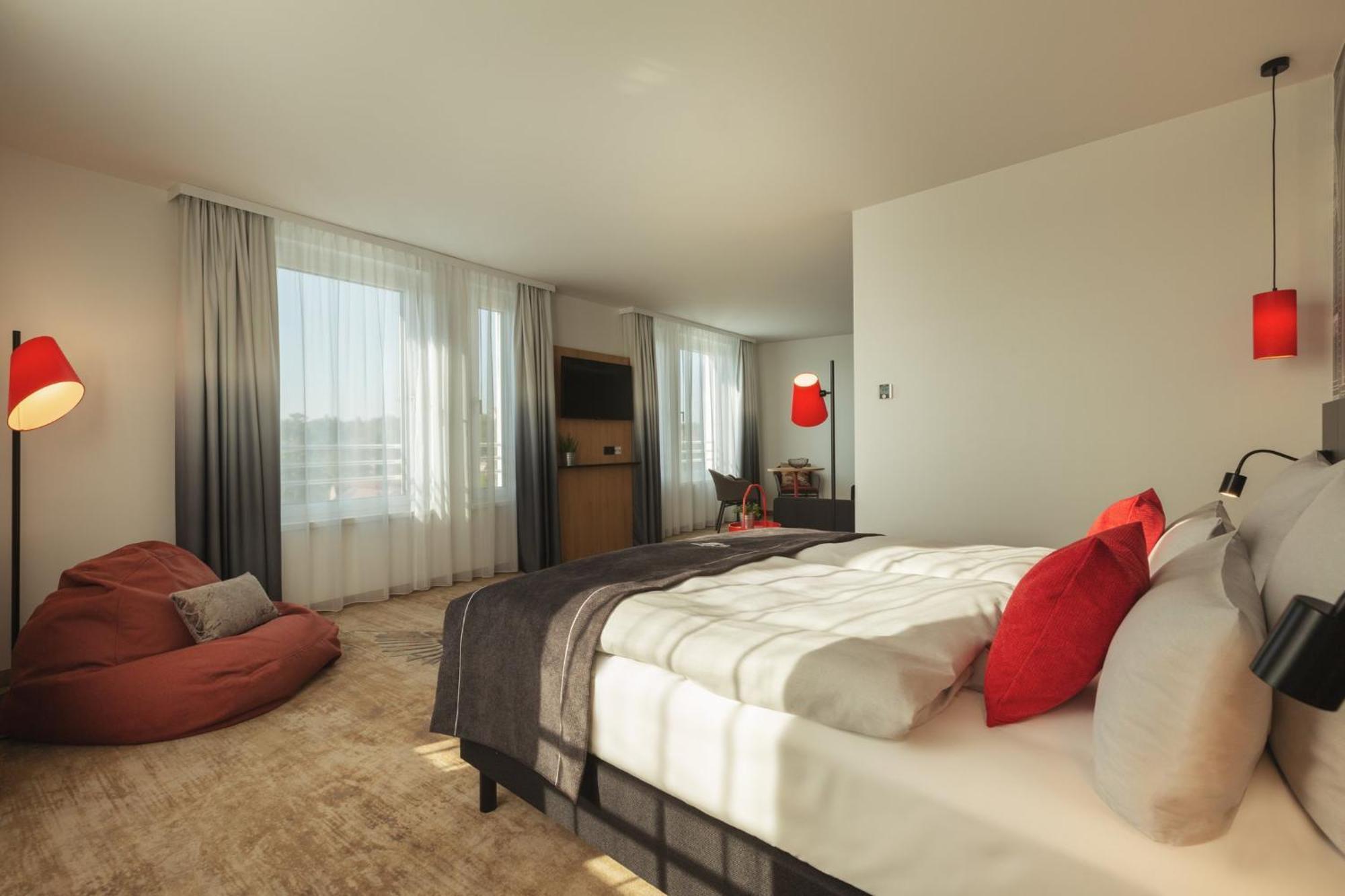 Holiday Inn - The Niu, Sparrow Regensburg By Ihg Ngoại thất bức ảnh